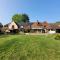 Remarkable 8 Bed Family House Sleeping 16 w Pool