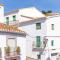 Town house with roof terrace in heart of Vinuela - فينويلا