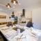 Spacious 6-bed With Large Patio And Free Parking