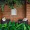 Hotel Thrive, A Tropical Courtyard