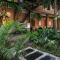 Hotel Thrive, A Tropical Courtyard