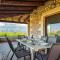 Villa Recluso-3 bd luxury country villa, huge heated pool with hydromassage, individual bbq & large yard, mountain view