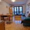 Apartma Luka with private parking - 伊佐拉