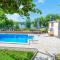 Holiday Home Kiwi with private pool