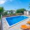 Holiday Home Kiwi with private pool