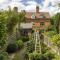 Romantic Cotswold Cottage- dog friendly and village location