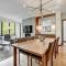 Contemporary 2 BR Condo in the Heart of Lionshead
