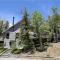 Cozy Bear Chateau -Beautiful Moonridge home nestled in the pines and birches - بيغ بير لاكي