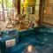Cozy Cabin: River View with Hot Tub