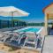 Holiday house Marijan with private pool and barbecue - by TA Leut - Privlaka