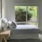 Seaview Treehouse - three minute walk to the beach - 洛恩