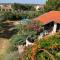 PIROVAC APARTMENTS ***