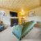 Nice and Knotty Cabin