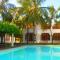 Apartment, pool, beach access nearby C221