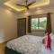 Prakriti with River View- Pet Friendly Retreat with Plunge Pool by StayVista - 比姆塔尔