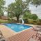 Shared Hot Tub, Pool and Dock Lakefront Grove House - Grove
