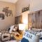 SKY HIGH VIEWS!!-Peak Mountaintop-Outdoor Pool-Close to Downtown-Private Balcony-WiFi-Cable