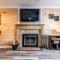 SKY HIGH VIEWS!!-Peak Mountaintop-Outdoor Pool-Close to Downtown-Private Balcony-WiFi-Cable