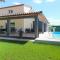 Wonderful villa wit pool surrounded by nature, high level of privacy a few minutes by the beach and town center by car - Valtura