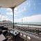 Panoramic sea views in beachfront apt w balcony - Bognor Regis