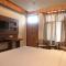 hotel apple blossom 2 minutes walking from Mall road
