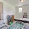 South Haven Farmhouse with Fire Pit, 4 Mi to Beach! - 南黑文