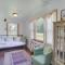 South Haven Farmhouse with Fire Pit, 4 Mi to Beach! - 南黑文