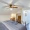 South Haven Farmhouse with Fire Pit, 4 Mi to Beach! - 南黑文