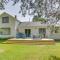 South Haven Farmhouse with Fire Pit, 4 Mi to Beach! - 南黑文