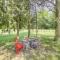 South Haven Farmhouse with Fire Pit, 4 Mi to Beach! - 南黑文