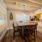 Adorable Lakefront Cottage with Hot Tub and Dock Pet friendly - Swanton