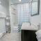 Adorable Lakefront Cottage with Hot Tub and Dock Pet friendly - Swanton