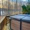 Large Lakefront Home Private dock and hot tub - ماكهنري