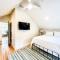 Stunning modern farmhouse with Lake Access - Swanton