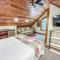 Newly renovated with a new deck Dock Slip Fire Pit Hot Tub Kayaks - Oakland