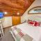 Newly renovated with a new deck Dock Slip Fire Pit Hot Tub Kayaks - Oakland