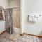 Newly renovated with a new deck Dock Slip Fire Pit Hot Tub Kayaks - Oakland