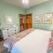 Newly renovated with a new deck Dock Slip Fire Pit Hot Tub Kayaks - Oakland