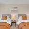 The Grange Luxe3, 4 Bedroom House,5-beds,Spacious,contractor,family,Internet,free parking,group,study,relocation,easily accessible in Ipswich,Kesgrave