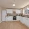 The Grange Luxe2, 5 Bedroom House,Spacious,contractor,family,Internet,free parking,group,study,relocation,easily accessible in Ipswich,Kesgrave