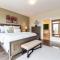 Oh What A View 3 Bed Upper Suite - Vernon