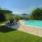 Holiday house overlooking lake near Tuscany