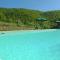 Holiday house overlooking lake near Tuscany