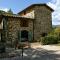 Holiday house overlooking lake near Tuscany