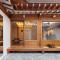 Mirror Courtyard - Seul