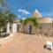 Trullo Solleone con piscine by Wonderful Italy