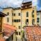 Casa Monique, A Smart Designed Sweet Air Conditioned Apartment Inside the Walls of Lucca