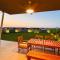 Swan Lake North Coast Luxurious Chalet with Garden