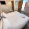 Sixpence Cottage, a few steps from the harbour!