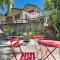 Cinnamon Bear Creekside Inn